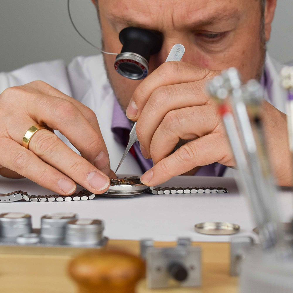Horlogemaker aan het werk
